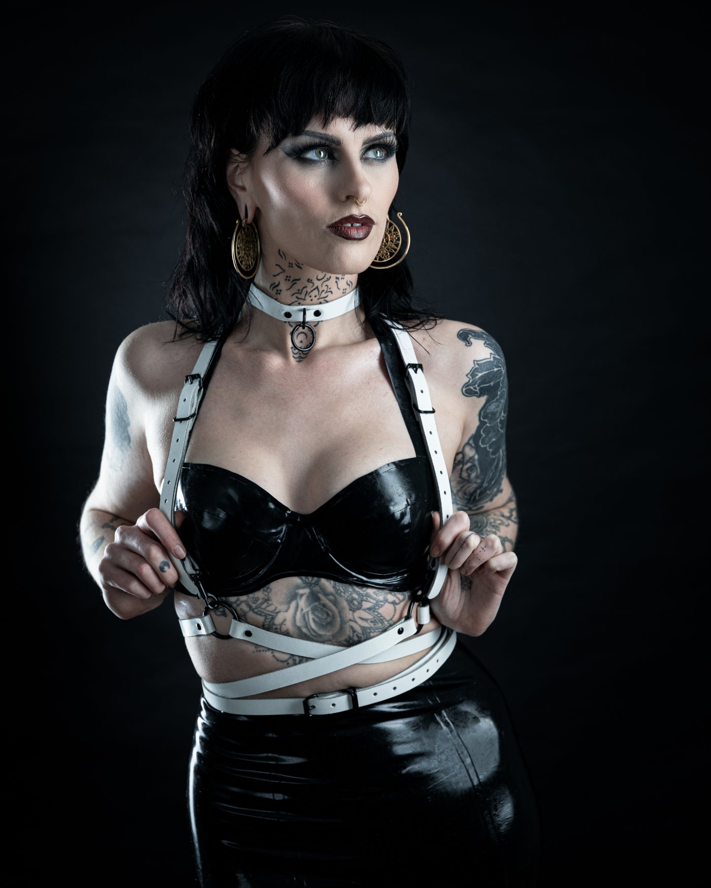Wit echt leer met zwarte hardware O-ring choker