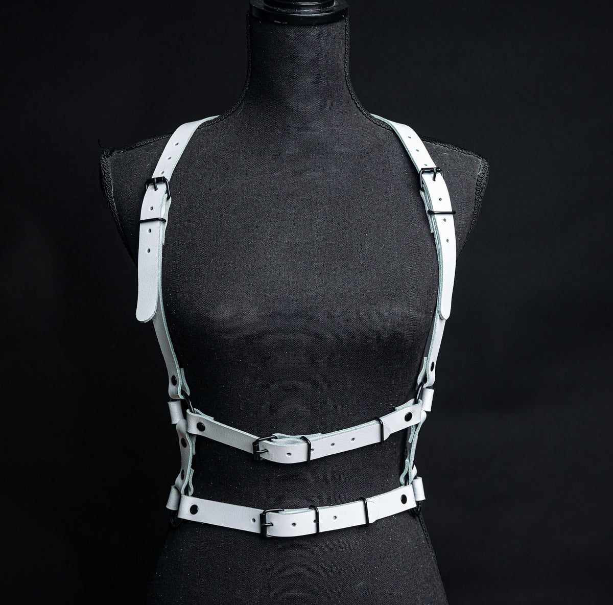 White Leather Crisscross Body Harness New BCBG White Leather Harness Waist Belt Sz sm – Wopsters Closet main image 2